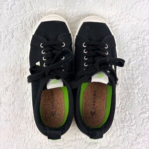 Cariuma OCA Black Canvas Low-Top Sneakers Sz 6.5 W / 5 M